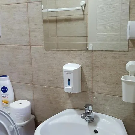 Apartman Lea *