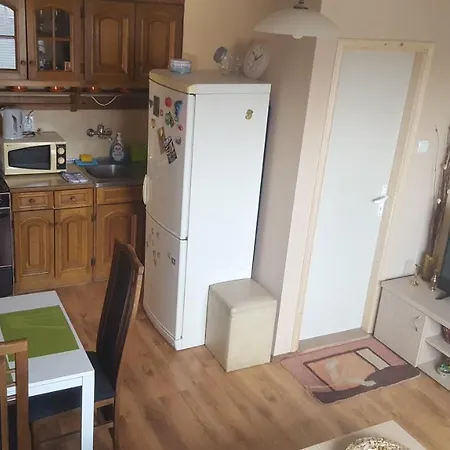 Apartman Lea *