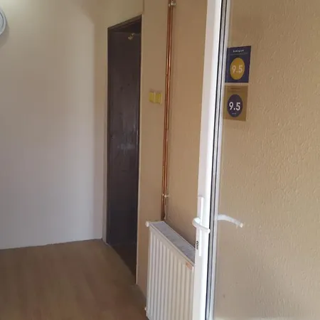 Apartman Lea *